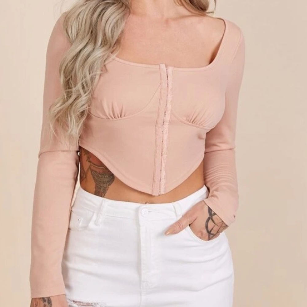 ❤️‍🔥Front Asymmetrical Crop Top ✨